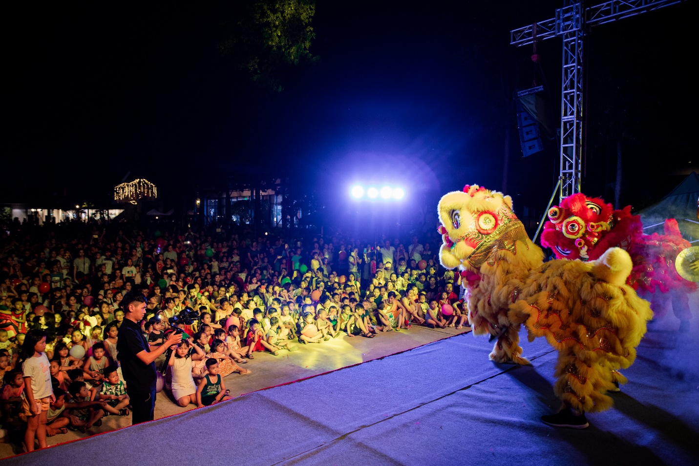Sau đường hoa Phong Linh, ParkCity Hanoi lại gây ấn tượng với đêm hội Trung thu độc đáo “Lạc bước nơi vườn trăng” - Ảnh 3.