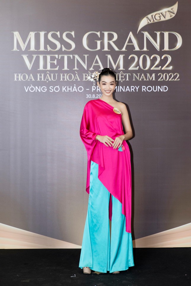 Dàn thí sinh quen mặt diện trang phục nóng bỏng tới tham dự sơ khảo Miss Grand Vietnam 2022 - Ảnh 7.