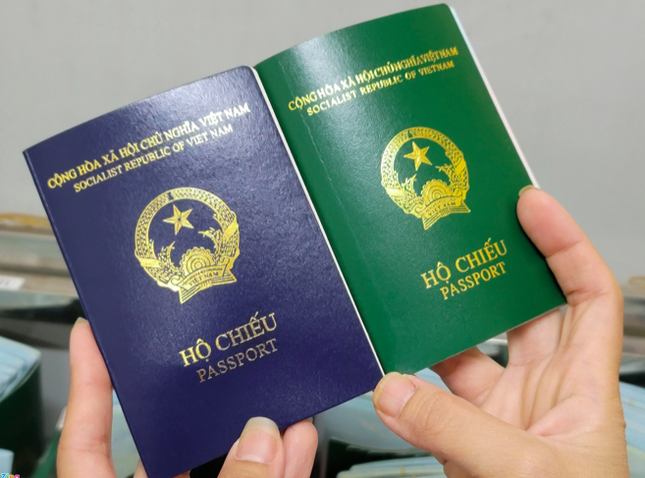 Bộ Công an tiếp tục cấp hộ chiếu phổ thông mẫu mới cho công dân - Ảnh 2.