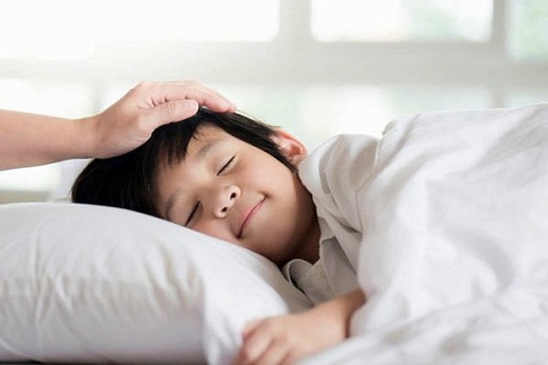Trẻ ngủ ít hơn 9 giờ mỗi đêm có trí nhớ, trí thông minh và sức khỏe kém so với bạn cùng lứa ngủ đủ giấc - Ảnh 1.