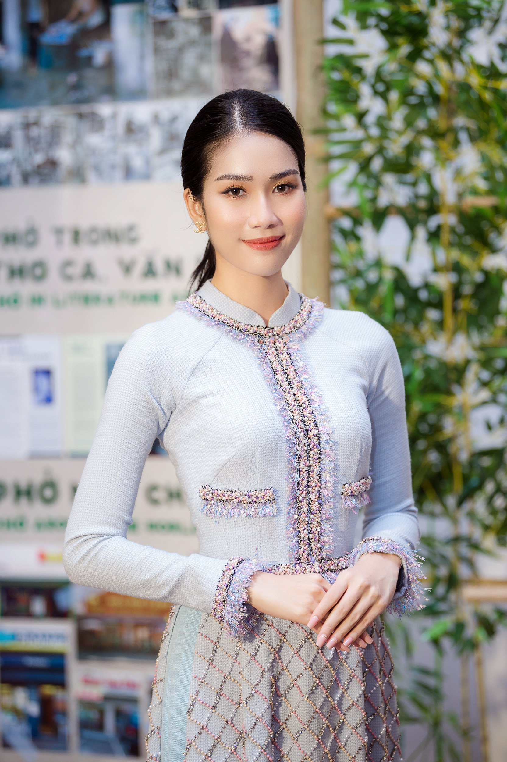 Soi style dàn Hoa – Á hậu khi làm biên tập viên, toàn diện váy áo thanh lịch và tôn dáng - Ảnh 6.