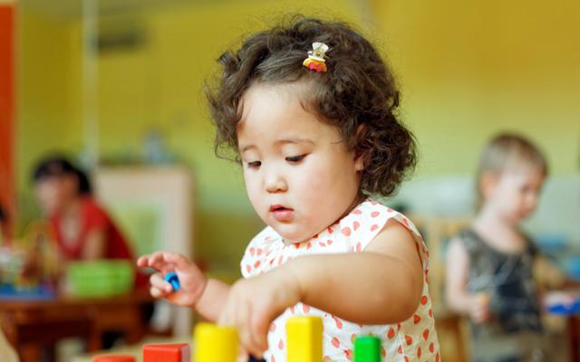Trẻ thông minh hay không, nhìn vào 3 chi tiết là biết, đâu phải xem thành tích học tập