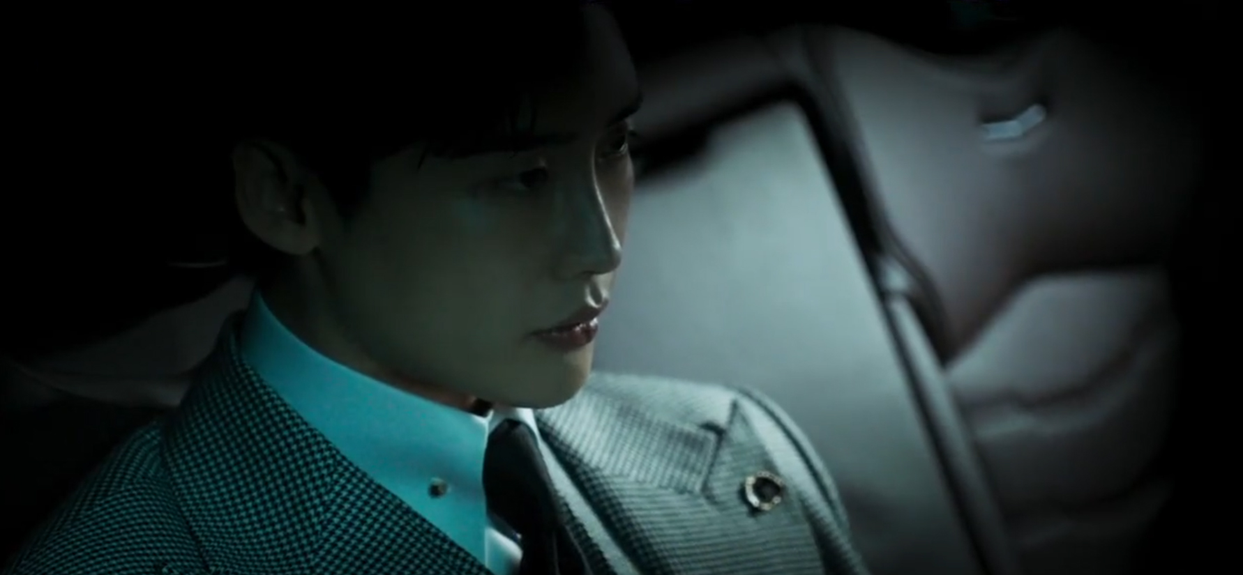 Hai thế giới” tập 3: Lee Jong Suk bắn Han Hyo Joo sau khi hôn thắm thiết
