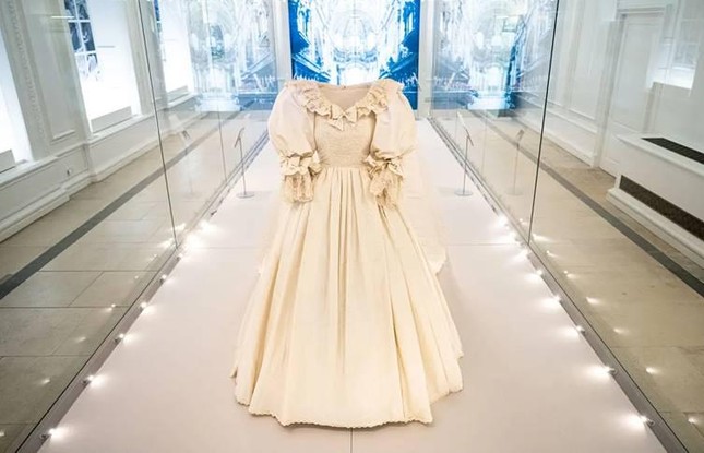 Những bí mật đằng sau chiếc váy cưới của Công nương Diana - Ảnh 5.