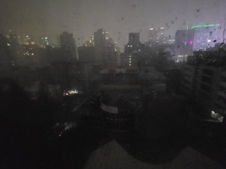 Chùm ảnh: Seoul &quot;xung quanh toàn là nước&quot; trong trận mưa lớn nhất 80 năm, hàng loạt người phải rời bỏ nhà cửa - Ảnh 3.