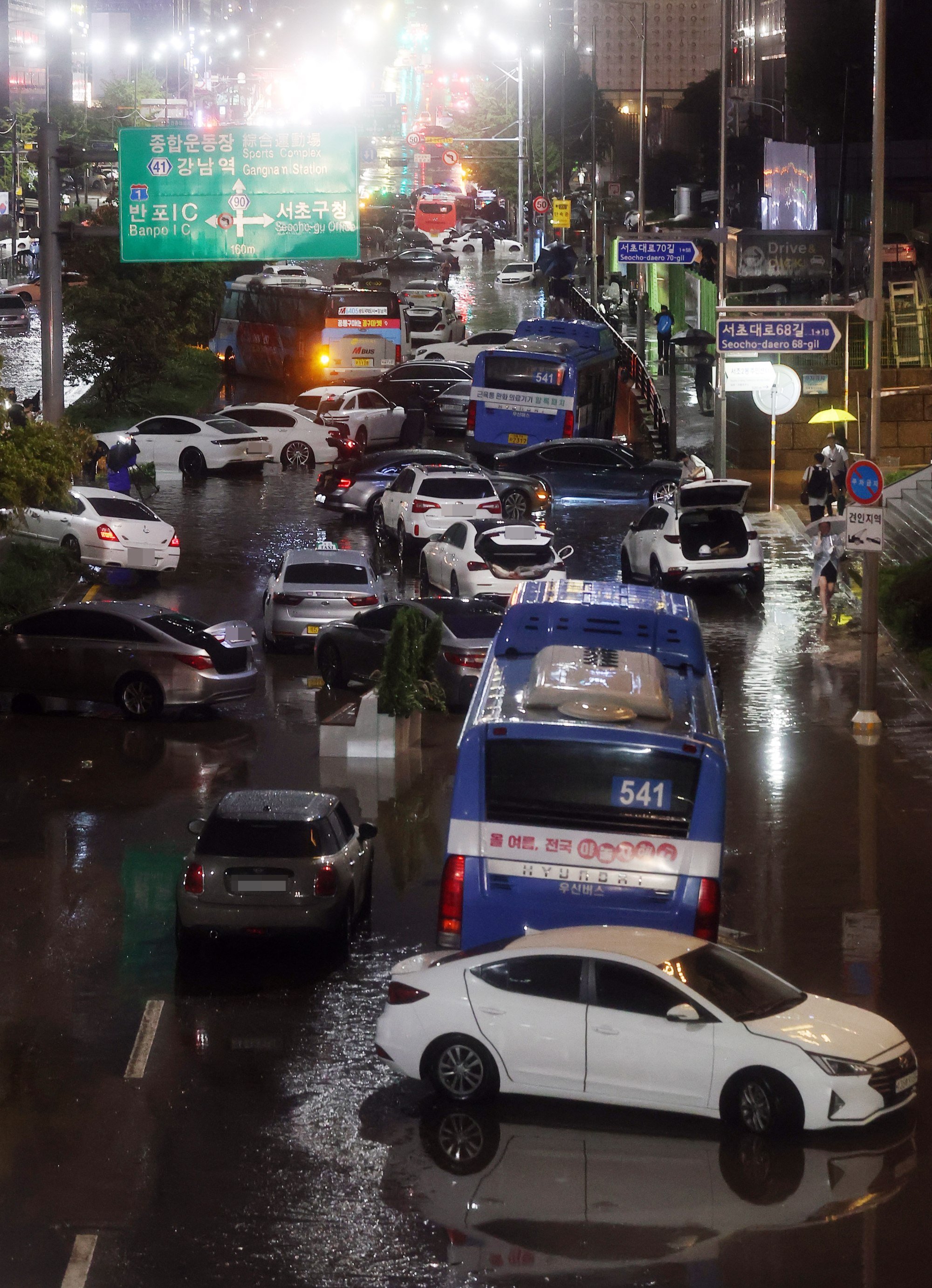 8 người chết trong trận mưa kỷ lục ở Hàn Quốc - Ảnh 2.