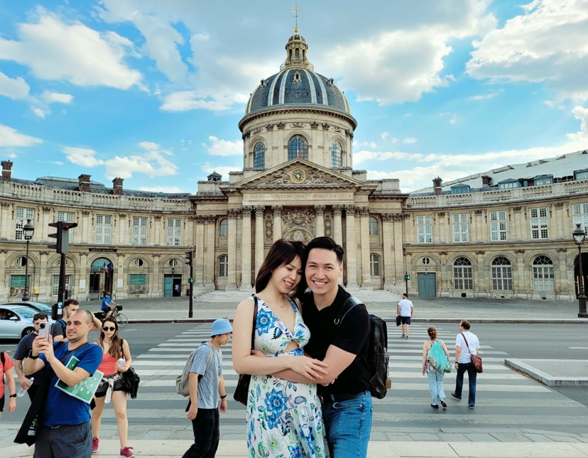 Mạnh Trường cưng chiều vợ khi đi du lịch châu Âu - Ảnh 9. Mạnh Trường cưng chiều vợ khi đi du lịch châu Âu - Ảnh 9.