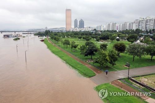 8 người chết trong trận mưa kỷ lục ở Hàn Quốc - Ảnh 7.