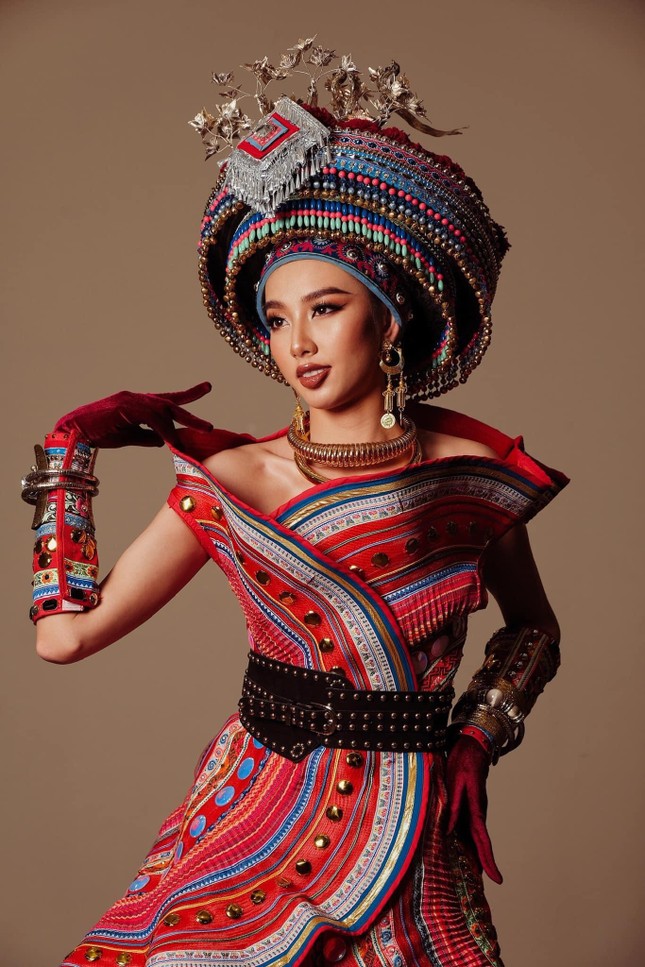Thùy Tiên hóa thành mỹ nhân Indonesia, fan khen ngợi thần thái 'cân' mọi loại trang phục dân tộc - Ảnh 8.