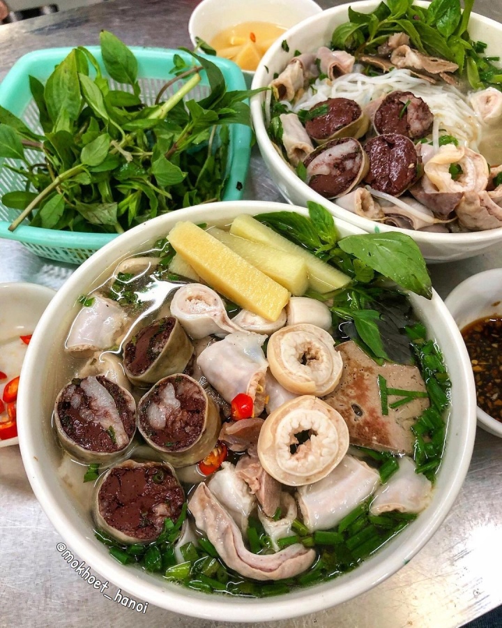 Ẩm thực Việt có món bún lòng cực 'gây nghiện' với vô số 'topping' hấp dẫn - Ảnh 1.