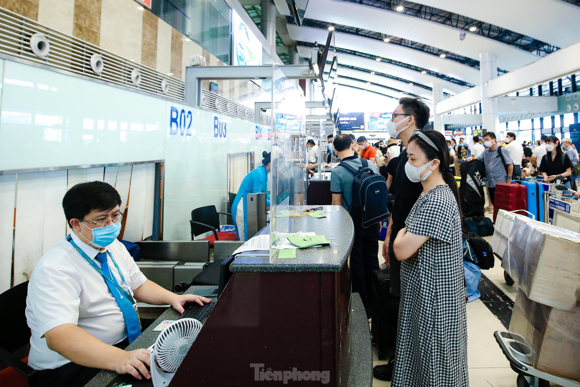 &quot;Biển người&quot; làm thủ tục tại sân bay Nội Bài trong ngày đầu nghỉ lễ 2/9 - Ảnh 11.