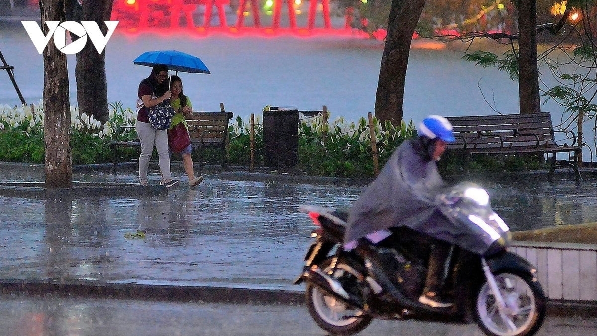Thời tiết ngày 1/9: Cảnh báo mưa lớn và gió mạnh ở Bắc Bộ - Ảnh 1.