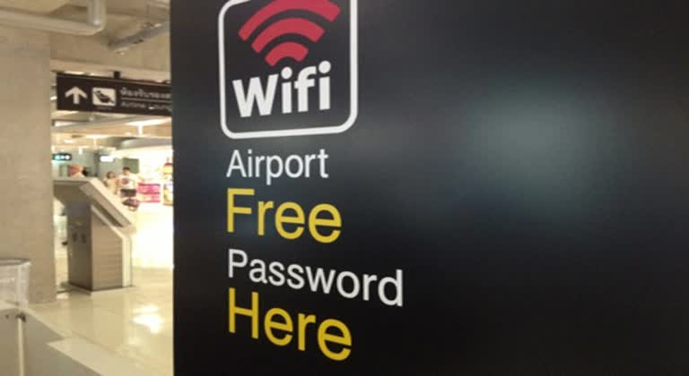 CẨN TRỌNG với mạng Wi-Fi công cộng, miễn phí khi đi du lịch dịp nghỉ lễ - Ảnh 1.