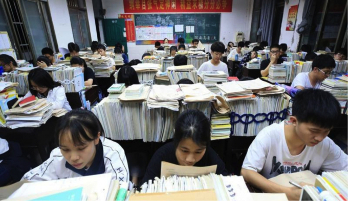 Những nguyên tắc giáo dục ở Trung Quốc: Học 14 tiếng mỗi ngày, không được sử dụng máy tính cầm tay - Ảnh 2.