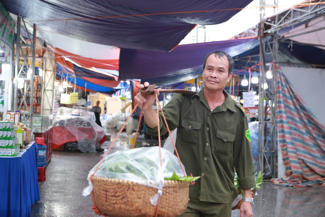 Lễ hội Na Chi Lăng Lạng Sơn: 1 quả na dai được đấu giá gần 100 triệu đồng - Ảnh 7.