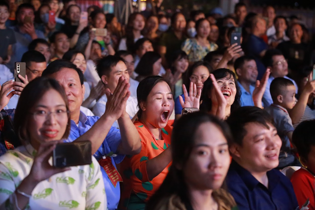 Lễ hội Na Chi Lăng Lạng Sơn: 1 quả na dai được đấu giá gần 100 triệu đồng - Ảnh 6.