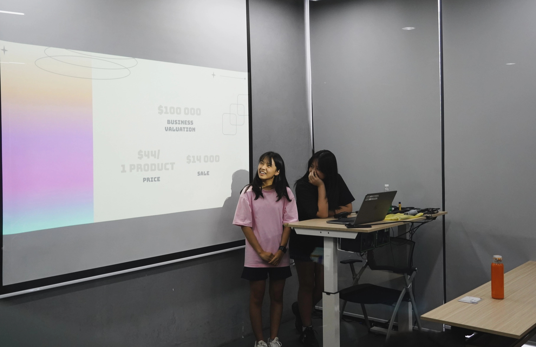 Buổi học khởi nghiệp tại một ngôi trường quốc tế ở Hà Nội: Khi học sinh được lên ý tưởng kinh doanh - Ảnh 2.