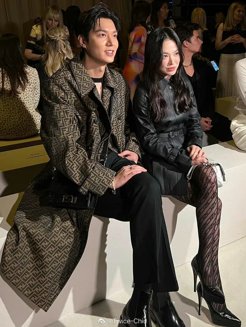 Bức ảnh gây náo loạn showbiz hôm nay: Lee Min Ho ngồi cạnh Song Hye Kyo, gấp đôi nhan sắc là đây - Ảnh 5.