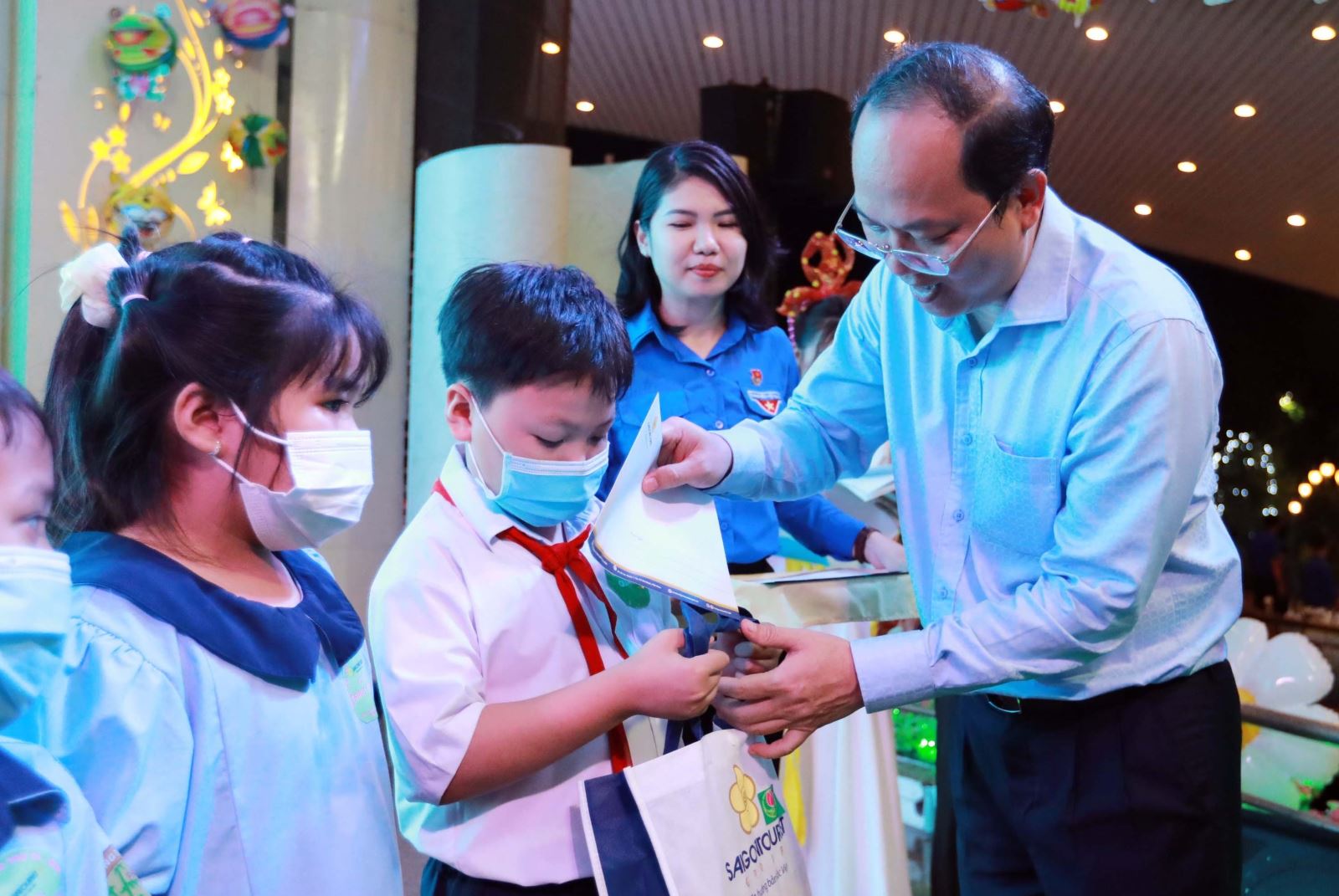 TP Hồ Chí Minh: Trung thu đặc biệt của 500 em nhỏ mồ côi do đại dịch COVID-19 - Ảnh 8.
