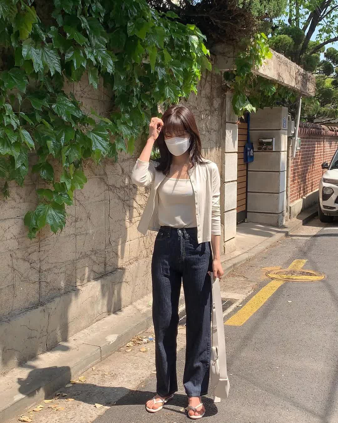 Nếu chuộng phong cách tối giản thanh lịch, bạn hãy học cách sắm đồ giống nữ blogger người Hàn này - Ảnh 21.