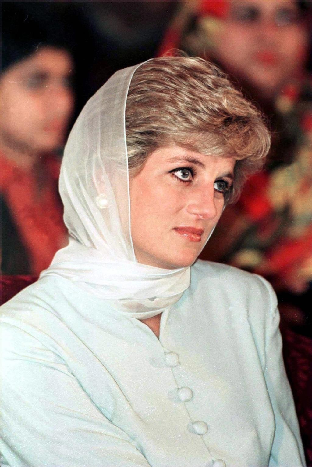 Những lần Công nương Kate ‘lên đồ’ lấy cảm hứng từ mẹ chồng - Công nương Diana - Ảnh 23.