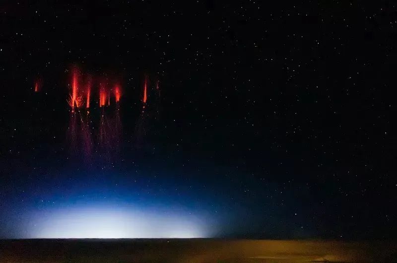 &quot;Sứa đỏ khổng lồ&quot; xuất hiện trên bầu trời sau cơn bão, hiện tượng bí ẩn đã được nhà khoa học giải mã - Ảnh 6.