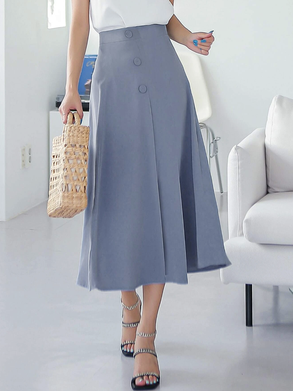 Nếu chuộng phong cách tối giản thanh lịch, bạn hãy học cách sắm đồ giống nữ blogger người Hàn này - Ảnh 14.