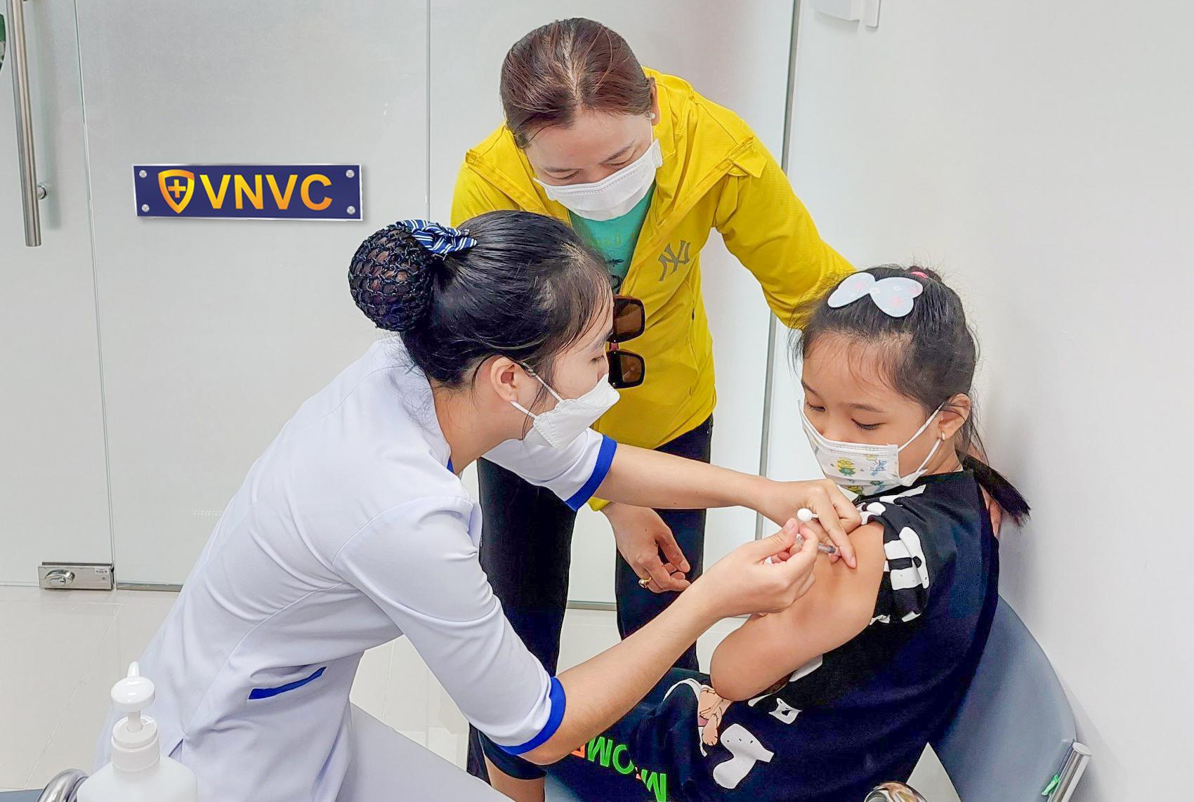 Bảo vệ trẻ trước các bệnh về não và hô hấp đầu năm học mới - Ảnh 1. Bảo vệ trẻ trước các bệnh về não và hô hấp đầu năm học mới - Ảnh 1.