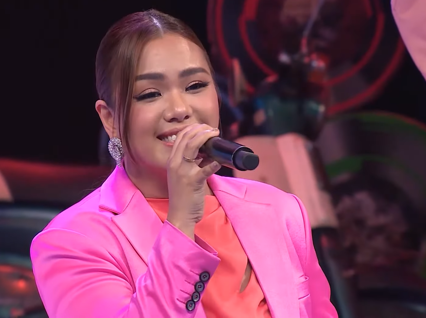 Ca sĩ Phương Vy nhớ Vietnam Idol: 'Tôi nhớ từng cái đập bàn của cô Siu Black - Ảnh 1.