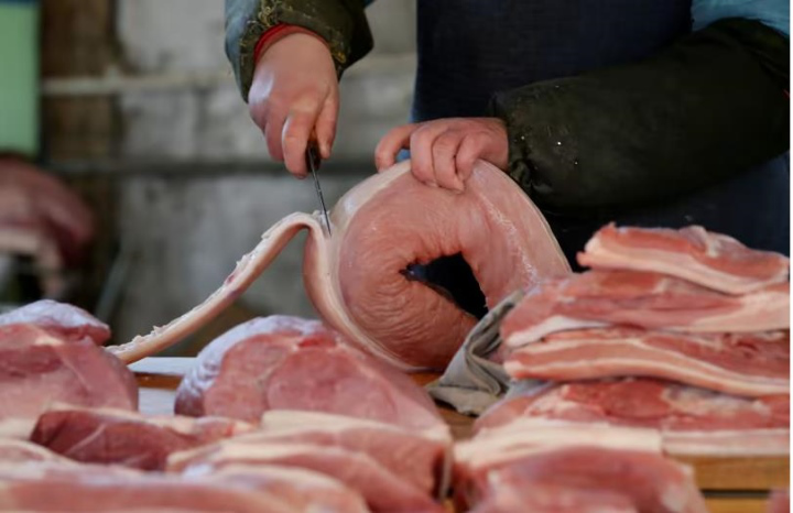 Trung Quốc chiến đấu với 'lạm phát thịt lợn' - Ảnh 1.