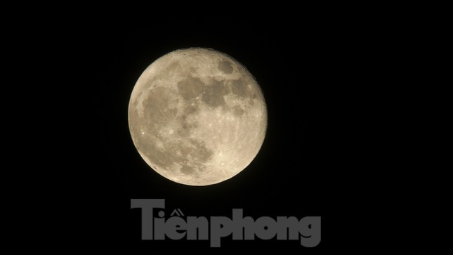 Ngắm trăng tròn 16 đẹp lung linh ở Hà Nội - Ảnh 1.