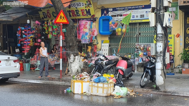 Công nhân vệ sinh môi trường bỏ việc, đường phố Bắc Ninh ngập rác thải - Ảnh 5.