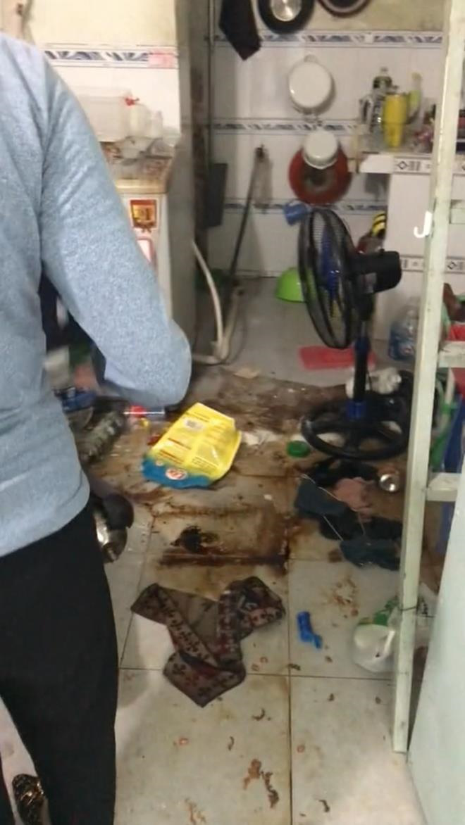 Níu kéo bất thành, chàng trai lẻn vào phòng bạn gái cũ tạo ra cảnh tượng khó tin - Ảnh 1. Níu kéo bất thành, chàng trai lẻn vào phòng bạn gái cũ tạo ra cảnh tượng khó tin - Ảnh 1.