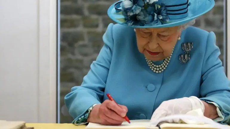 Bức thư bí mật của Nữ hoàng Anh hơn 60 năm nữa mới được công bố - Ảnh 1.