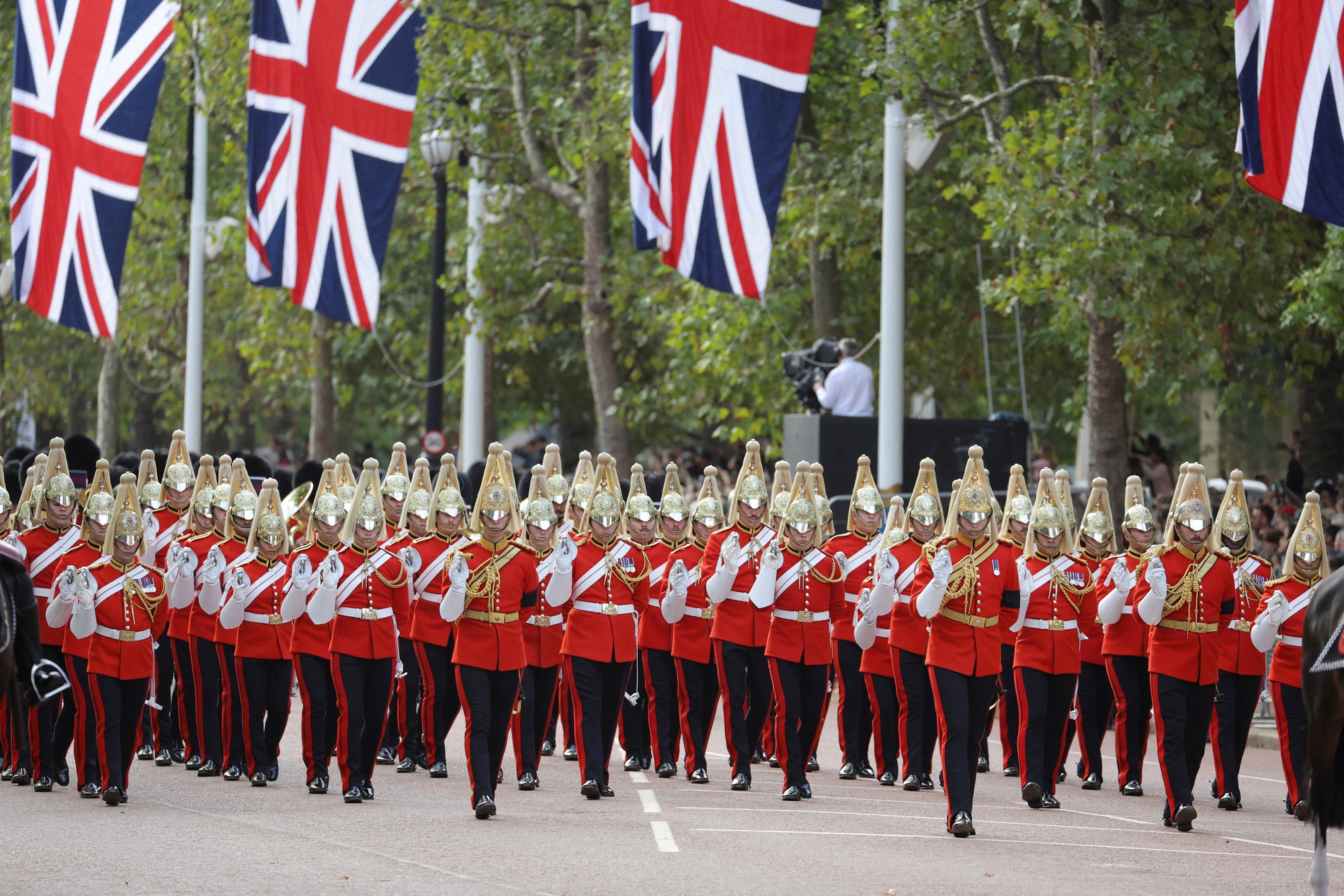 Lễ rước linh cữu Nữ hoàng Anh đến tòa nhà Quốc hội Anh - Ảnh 3.