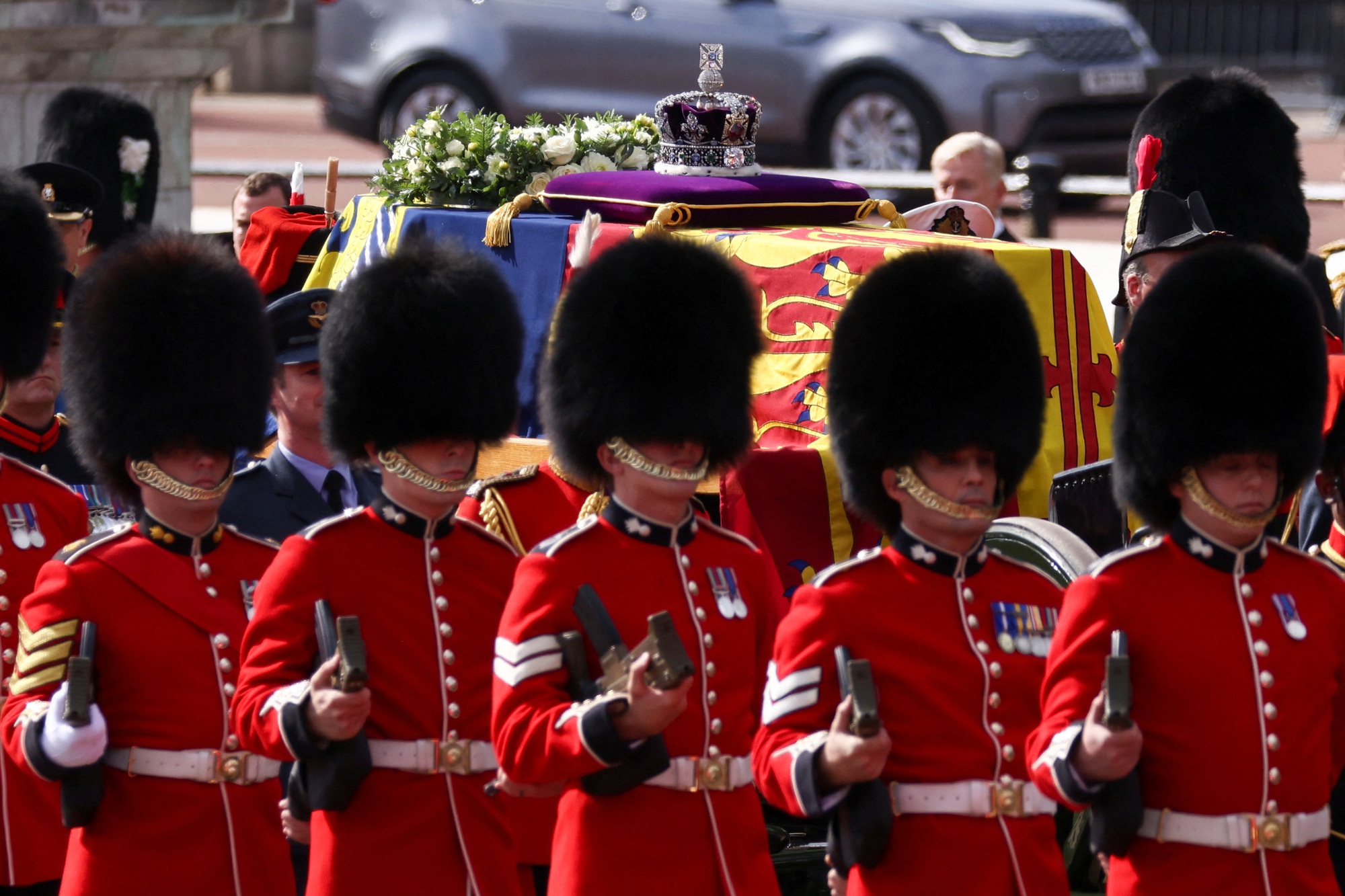 Lễ rước linh cữu Nữ hoàng Anh đến tòa nhà Quốc hội Anh - Ảnh 6.