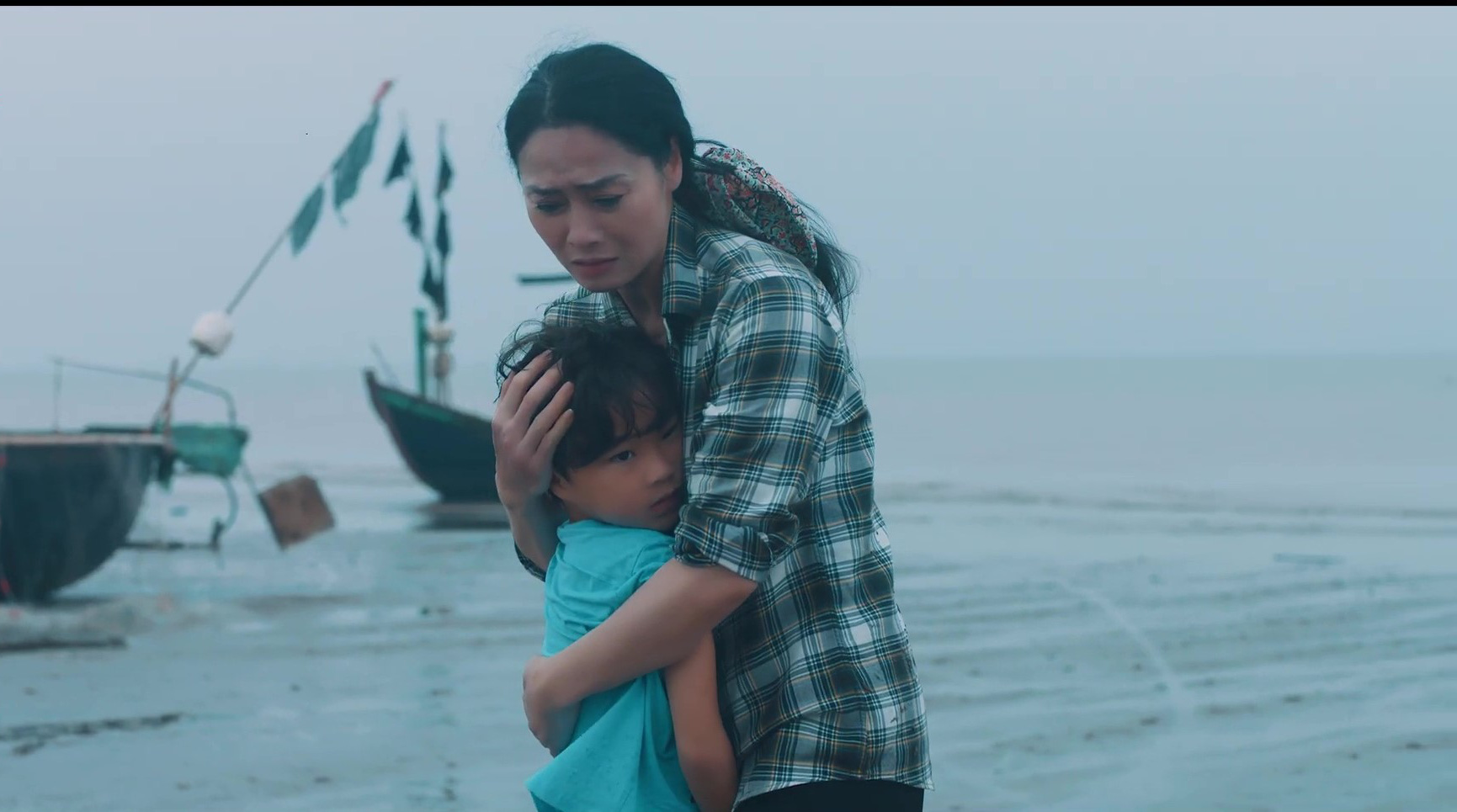 Quách Thu Phương vào vai người mẹ lam lũ trong MV mới của ca sĩ Khánh Loan - Ảnh 3.