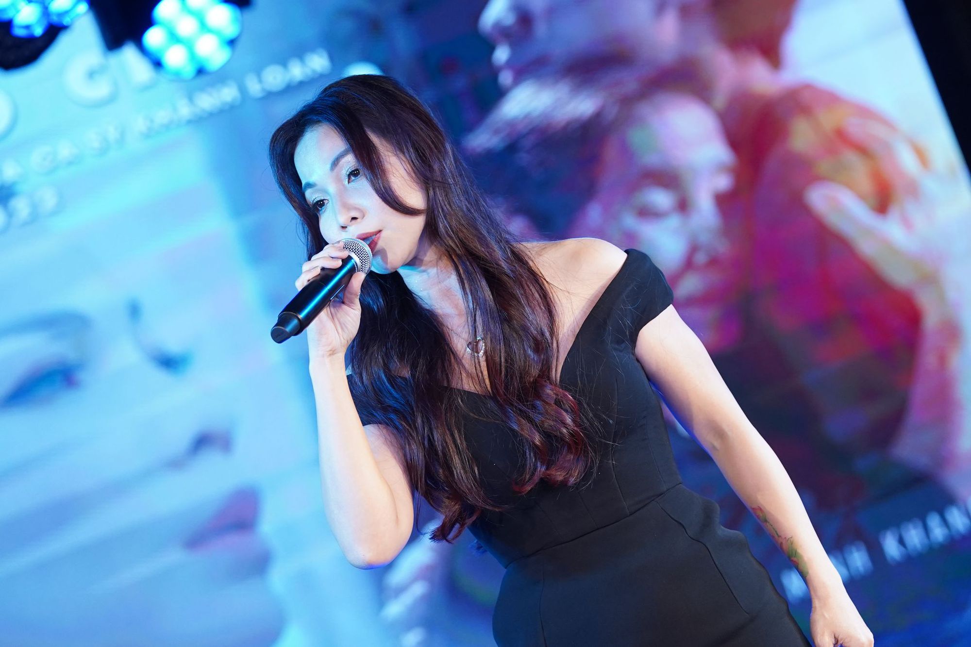 Quách Thu Phương vào vai người mẹ lam lũ trong MV mới của ca sĩ Khánh Loan - Ảnh 5.