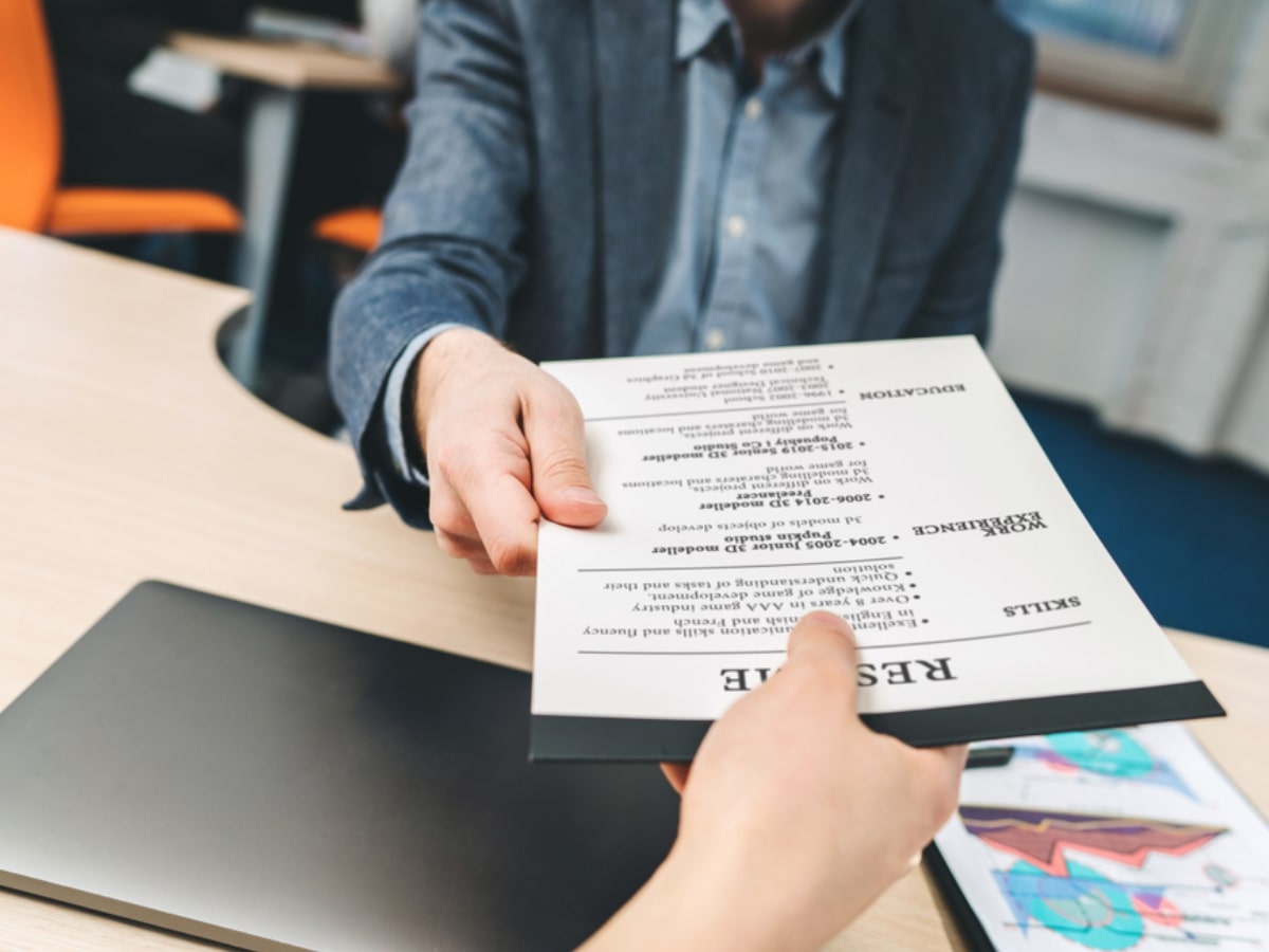6 triệu tin tuyển dụng yêu cầu ứng viên sở hữu "kỹ năng giao tiếp": Phải mô tả trong CV ra sao để trúng tuyển ngay? - Ảnh 4. 6 triệu tin tuyển dụng yêu cầu ứng viên sở hữu "kỹ năng giao tiếp": Phải mô tả trong CV ra sao để trúng tuyển ngay? - Ảnh 4.