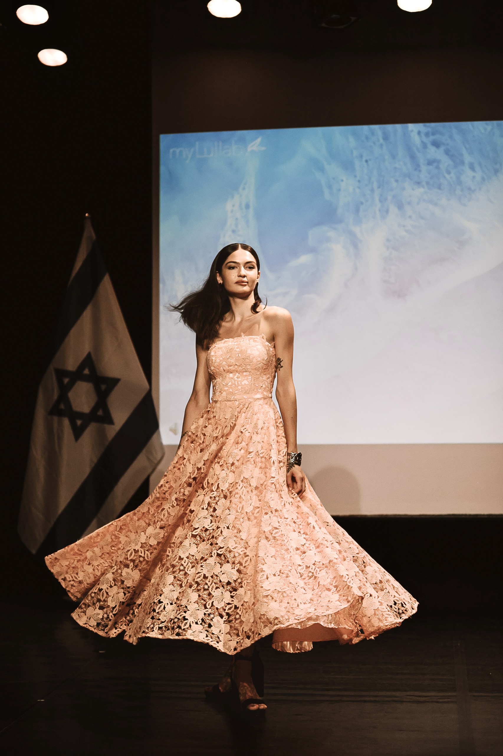 Thương hiệu Việt trình diễn thời trang tại Israel: Khi thời trang nối những nhịp cầu - Ảnh 5.