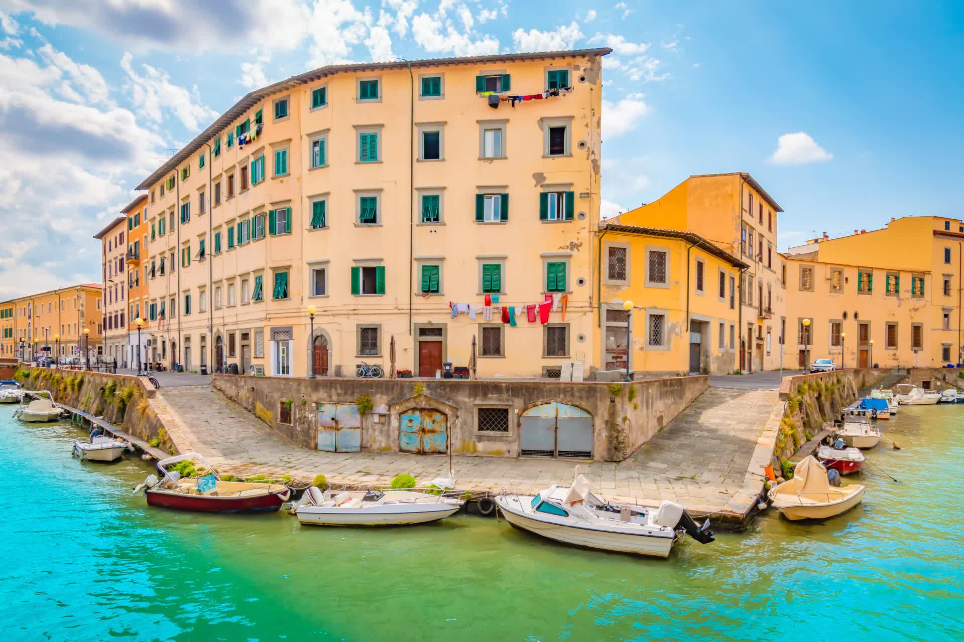 Thành phố mang tiếng 'dị biệt' vùng Tuscany, e ấp ẩn mình giữa Florence và Pisa danh tiếng - Ảnh 6.