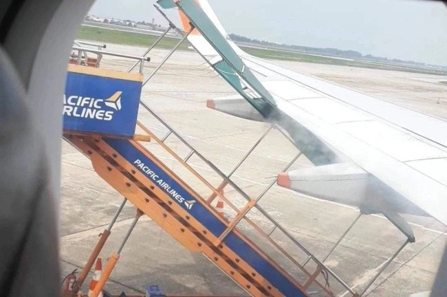Xác minh vụ xe thang va chạm máy bay ở Nội Bài - Ảnh 1.