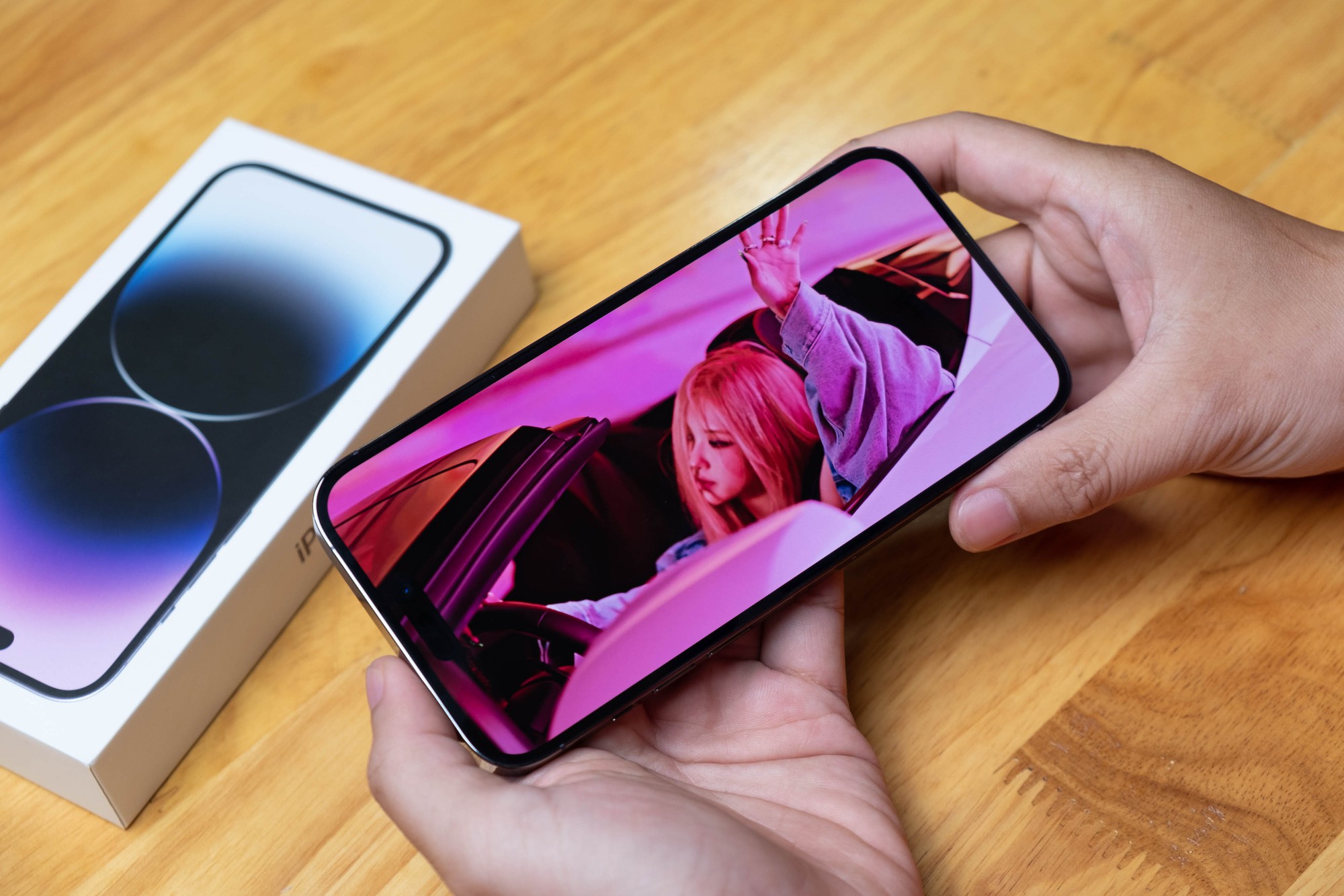 Mở hộp iPhone 14 Pro Max màu tím vừa 'cập bến' Việt Nam: Màu sắc ấn tượng, giá trên 50 triệu đồng! - Ảnh 9.