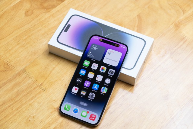 Mở hộp iPhone 14 Pro Max màu tím vừa 'cập bến' Việt Nam: Màu sắc ấn tượng, giá trên 50 triệu đồng! - Ảnh 6.