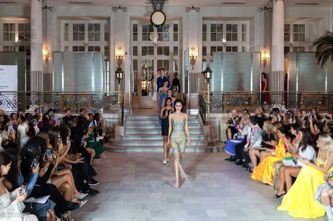 Góc tự hào: NTK Trần Hùng trình diễn bộ sưu tập thứ 9 tại London Fashion Week - Ảnh 6.