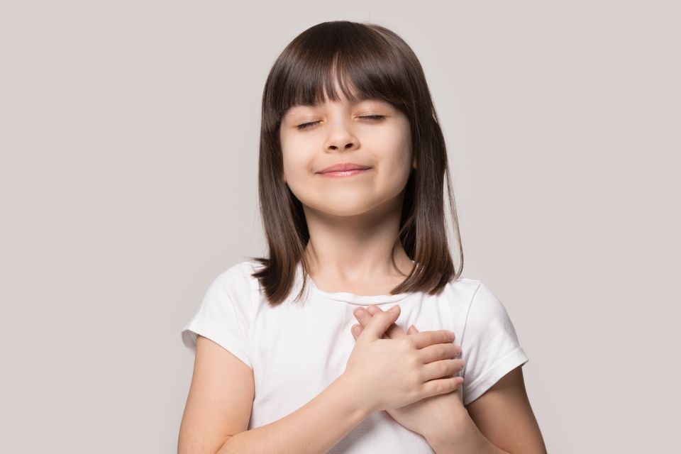 7 cách dạy con lòng biết ơn để trẻ sống lạc quan, hạnh phúc - Ảnh 1.