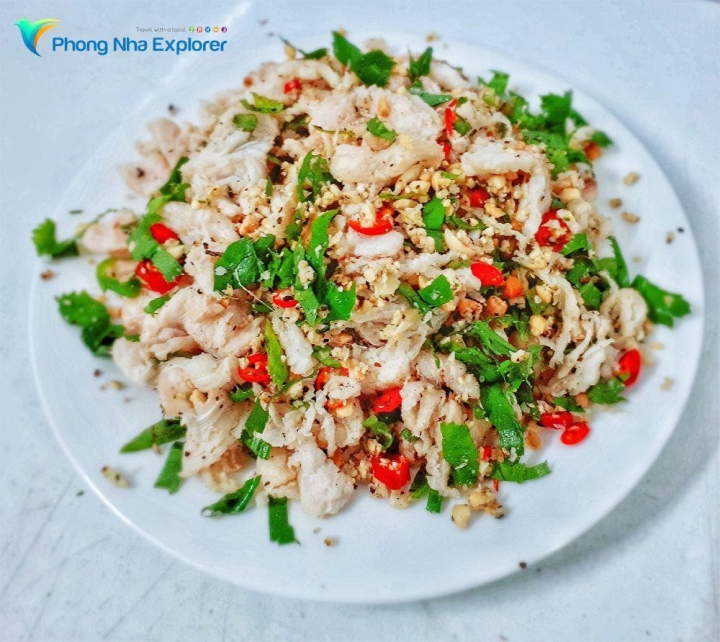 Hấp dẫn món gỏi cá nghéo: Đặc sản hiếm ở Quảng Bình ngày hè