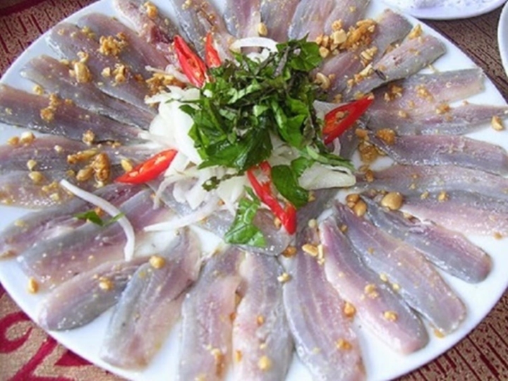 Hấp dẫn món gỏi ‘cá mập sữa’: Đặc sản hiếm ở Quảng Bình ngày hè - Ảnh 4.