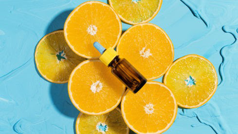 Cách phát huy tối đa hiệu quả của vitamin C đối với làn da - Ảnh 2.