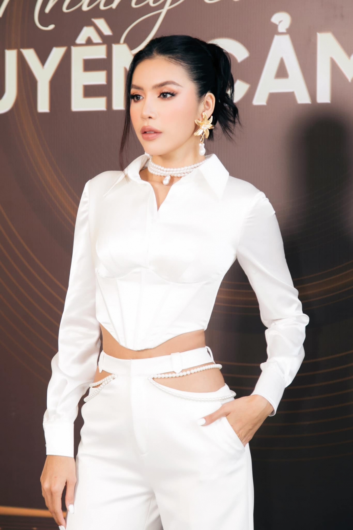Siêu mẫu Minh Tú diện trang sức đắt giá, lên đồ sang chảnh dự sự kiện - Ảnh 7.